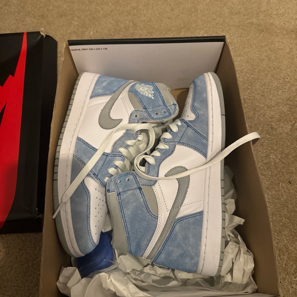 Jordan 1 retro hyper royal smoke